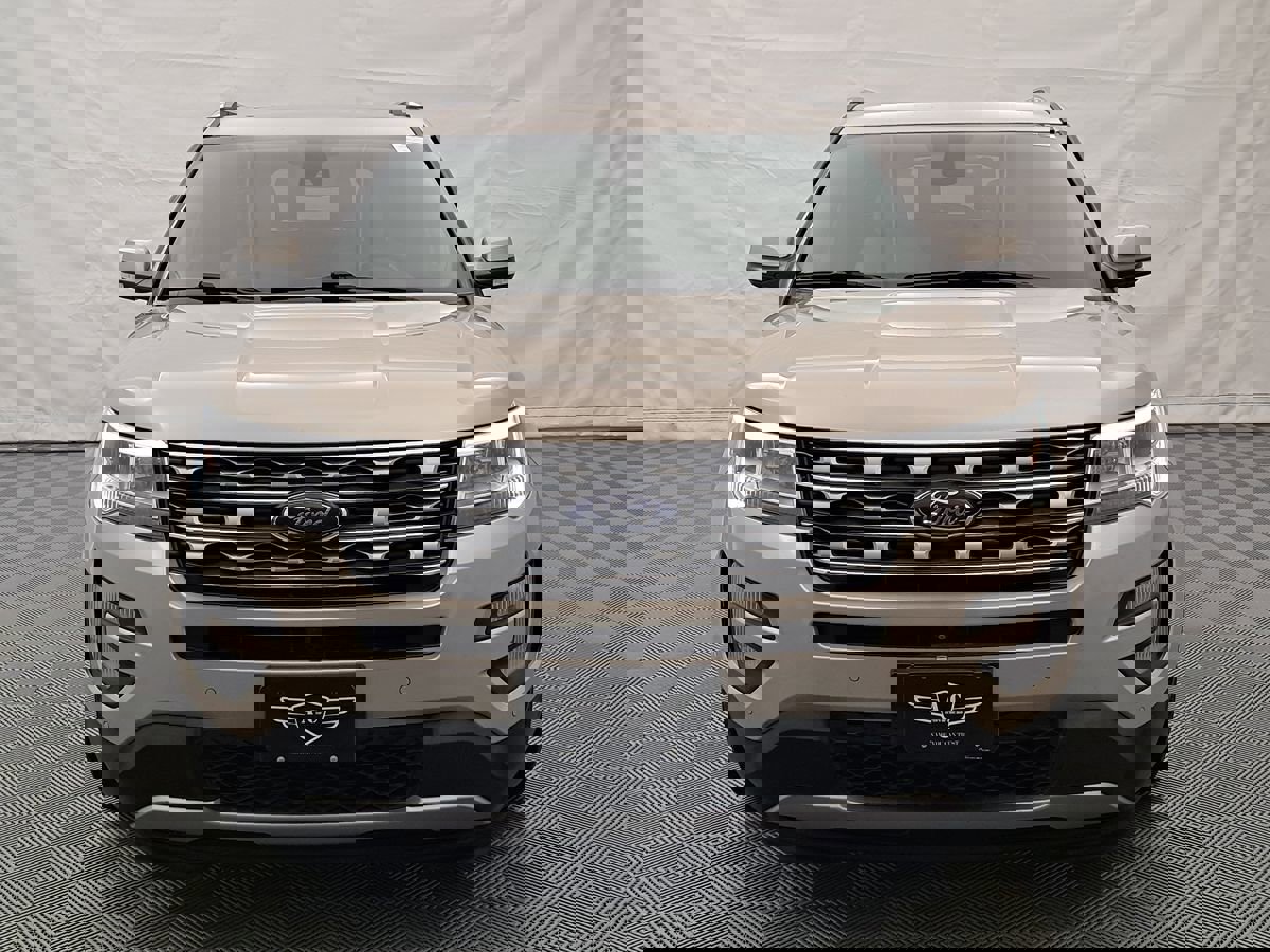 Used 2017 Ford Explorer Limited w/ Equipment Group 301A FWD image 3