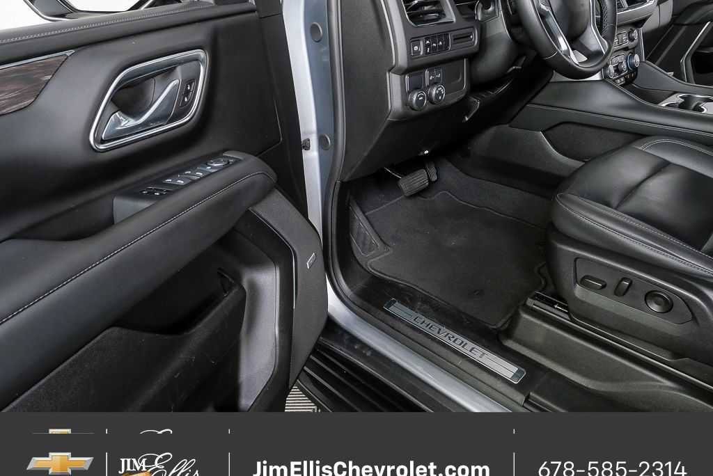 Certified 2024 Chevrolet Suburban LT RWD image 9