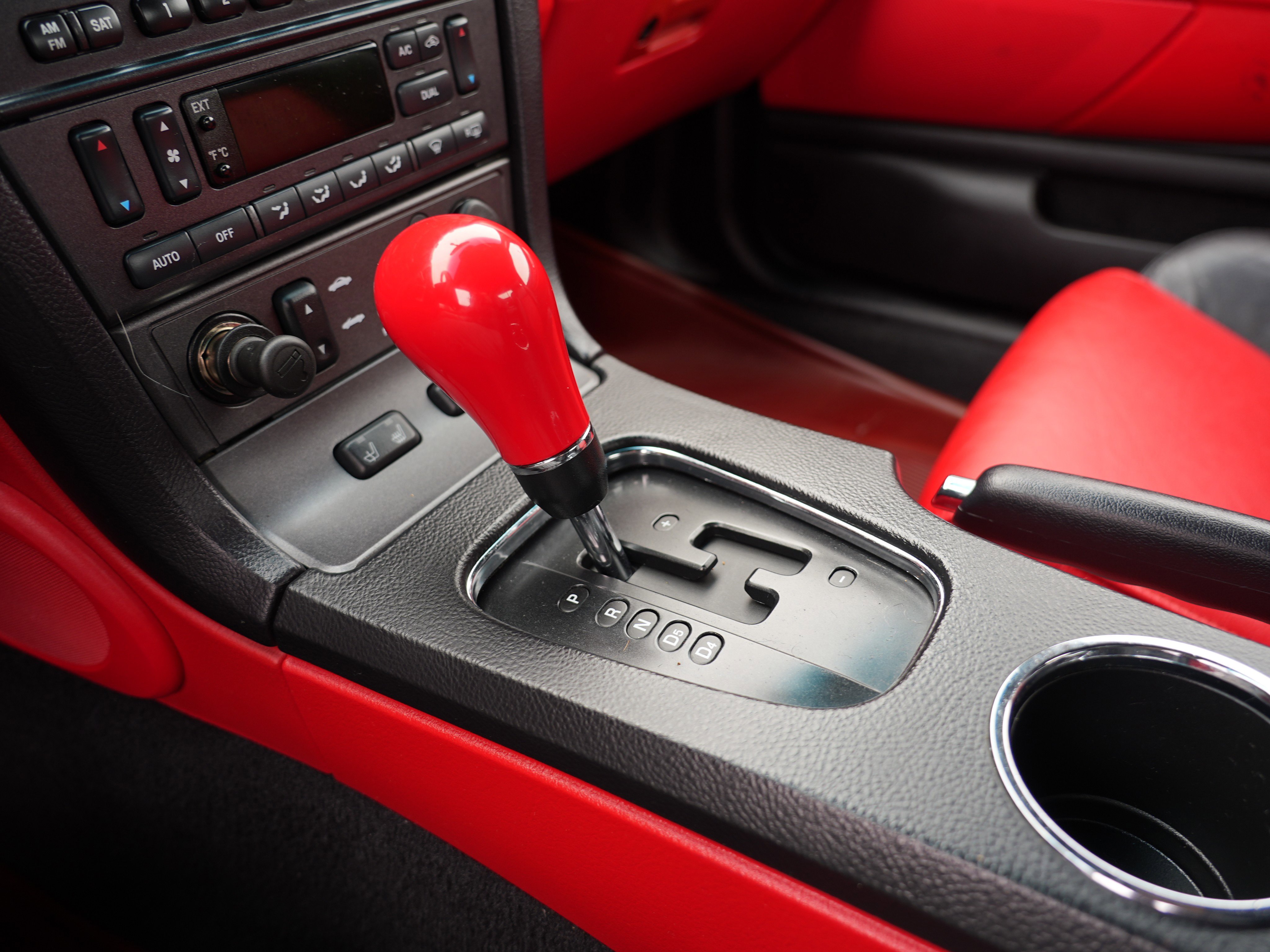 Used 2004 Ford Thunderbird Deluxe image 24