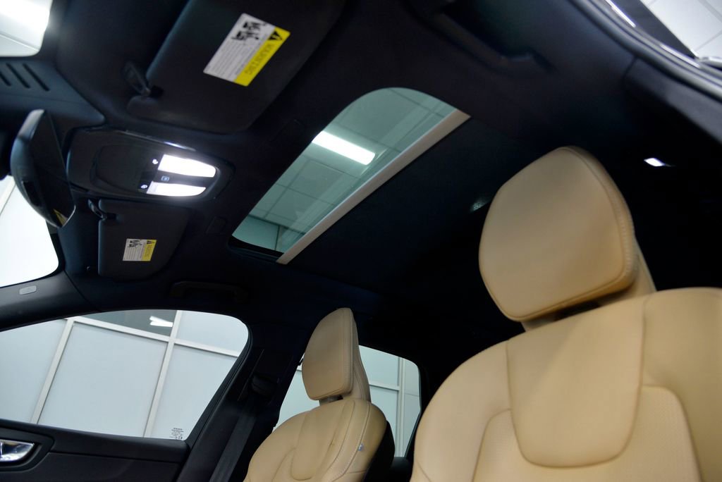 Used 2023 Volvo XC60 T8 Ultimate w/ Protection Package Premier image 28