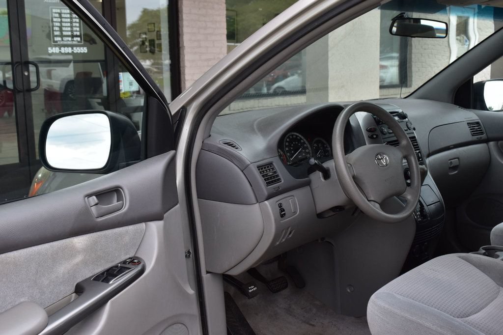 Used 2010 Toyota Sienna CE FWD image 14