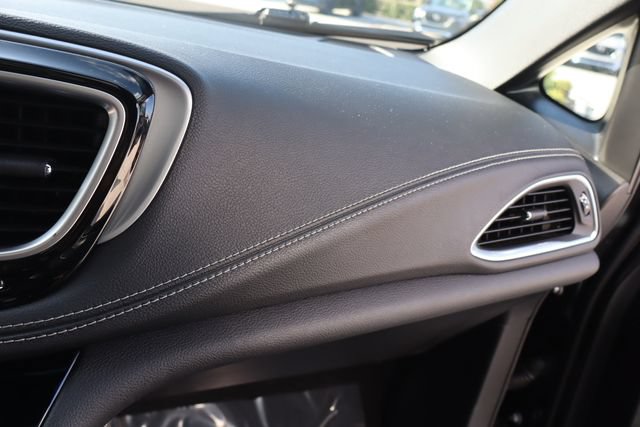 Used 2019 Chrysler Pacifica Limited FWD image 37