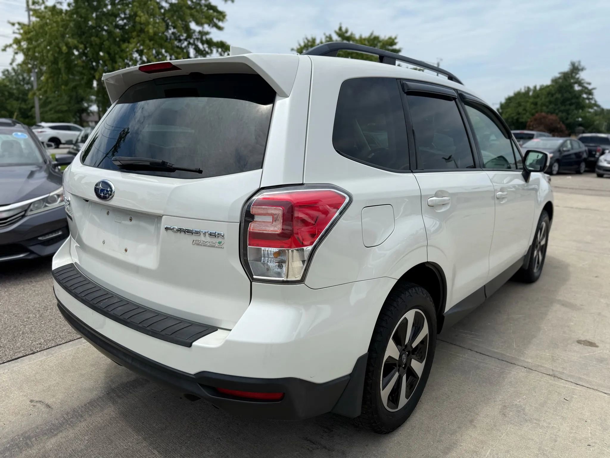 Used 2017 Subaru Forester 2.5i Premium w/ All-Weather Package image 3