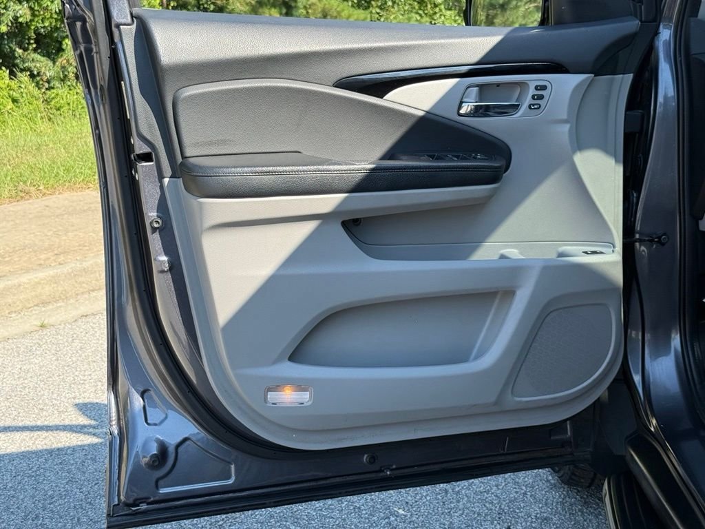 Used 2016 Honda Pilot Touring image 17