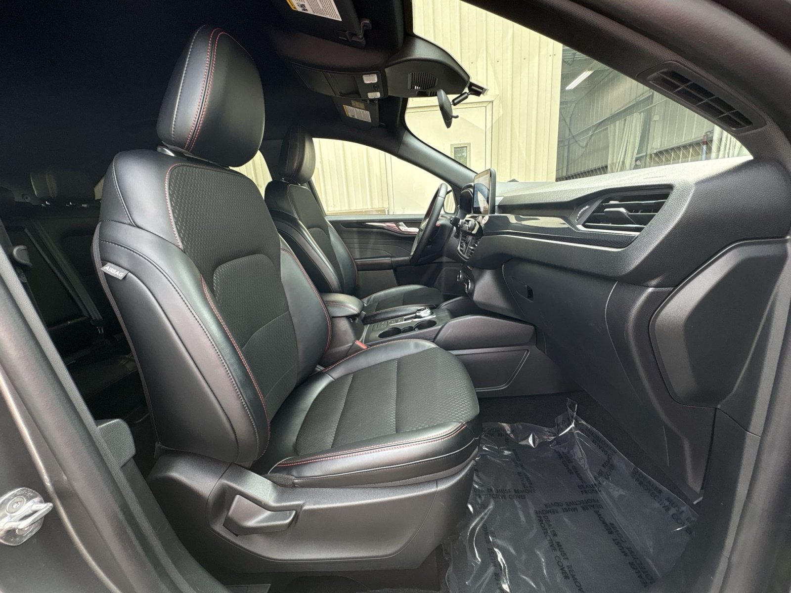 Used 2025 Ford Escape ST-Line Select AWD/4WD image 25