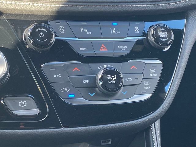 New 2026 Chrysler Pacifica Limited w/ Uconnect Theater Family Group AWD/4WD image 24