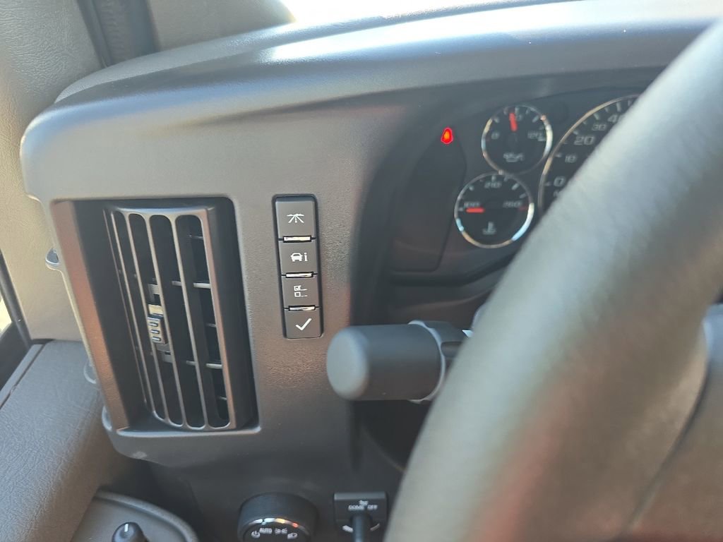 New 2025 Chevrolet Express 3500 w/ Driver Convenience Package image 18