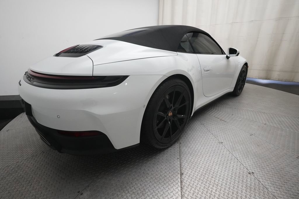 Certified 2025 Porsche 911 Carrera RWD image 5