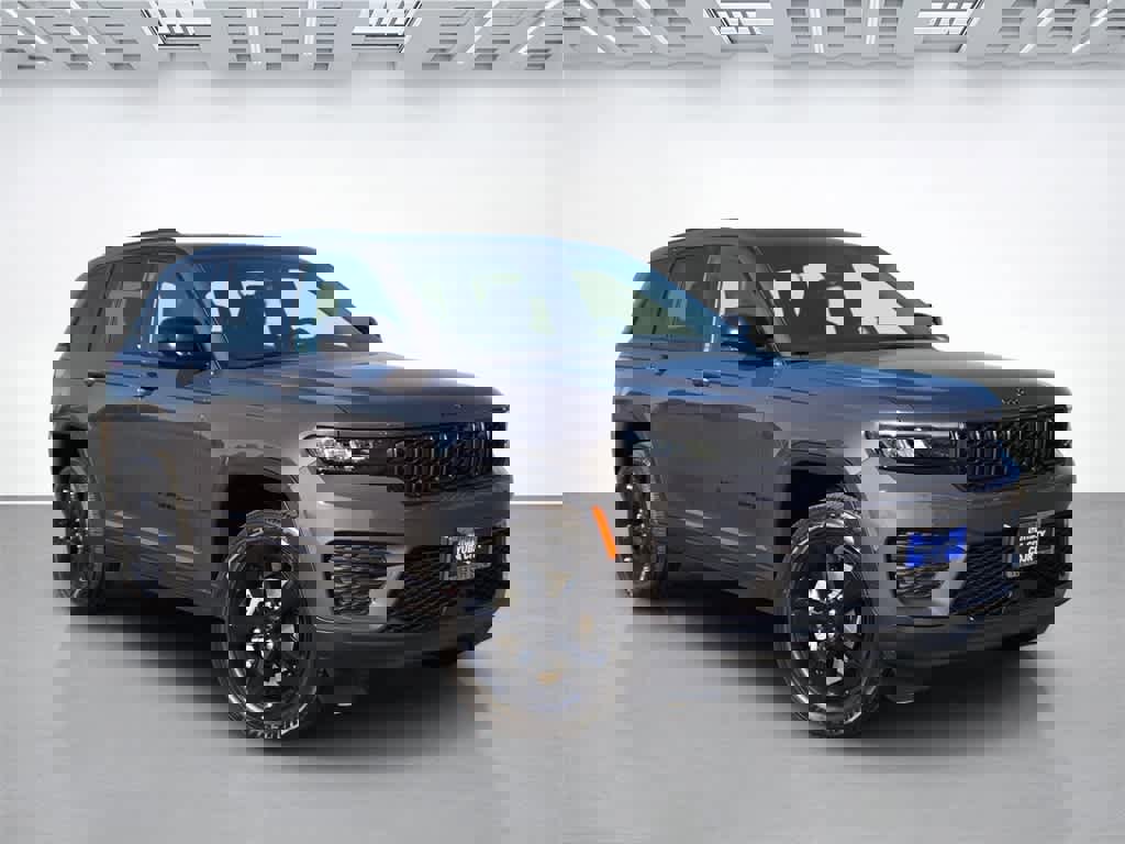 New 2025 Jeep Grand Cherokee Altitude image 8