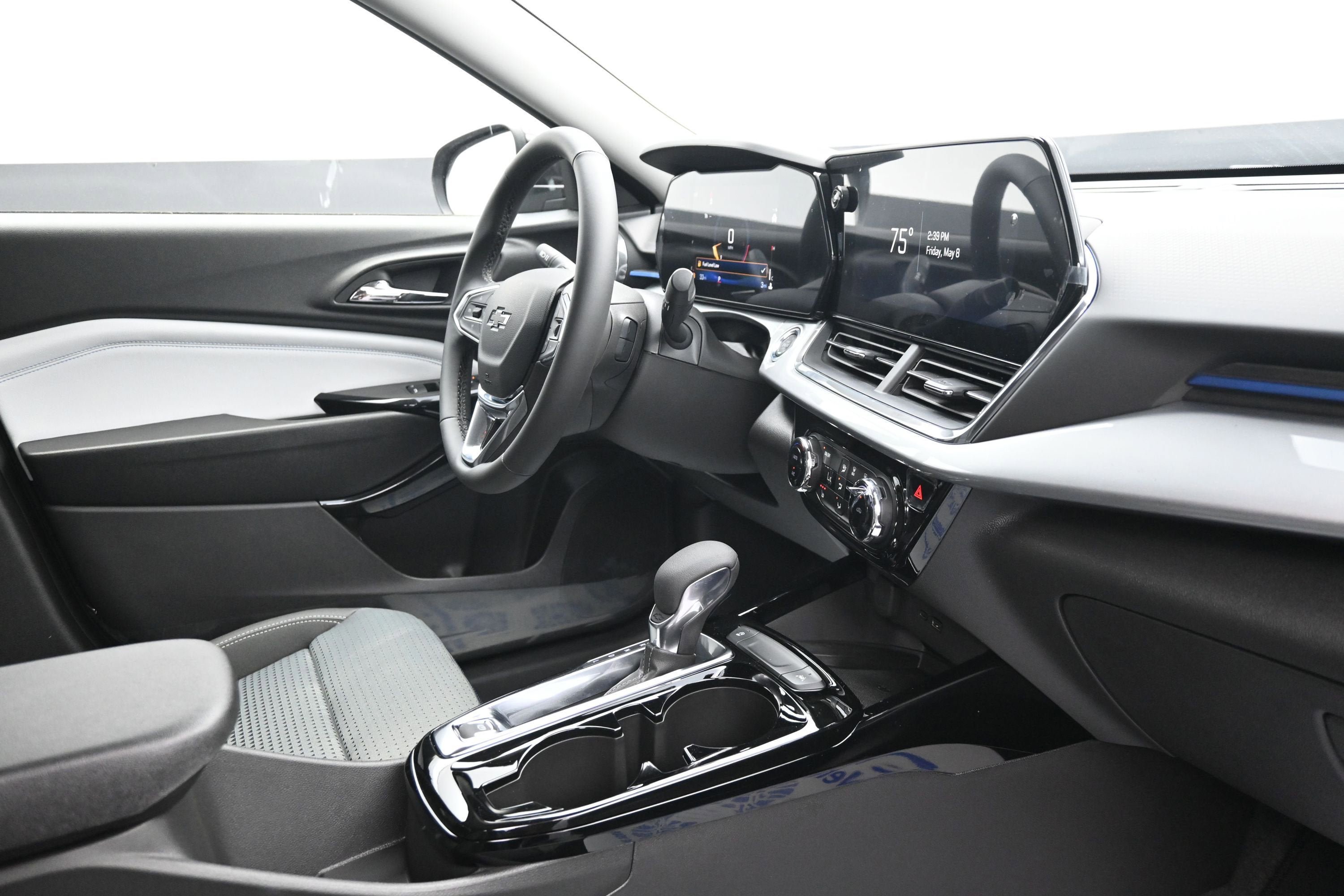 New 2026 Chevrolet Trax LT w/ Sunroof Package FWD image 27