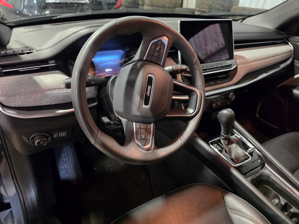 Used 2024 Jeep Compass Latitude AWD/4WD image 4