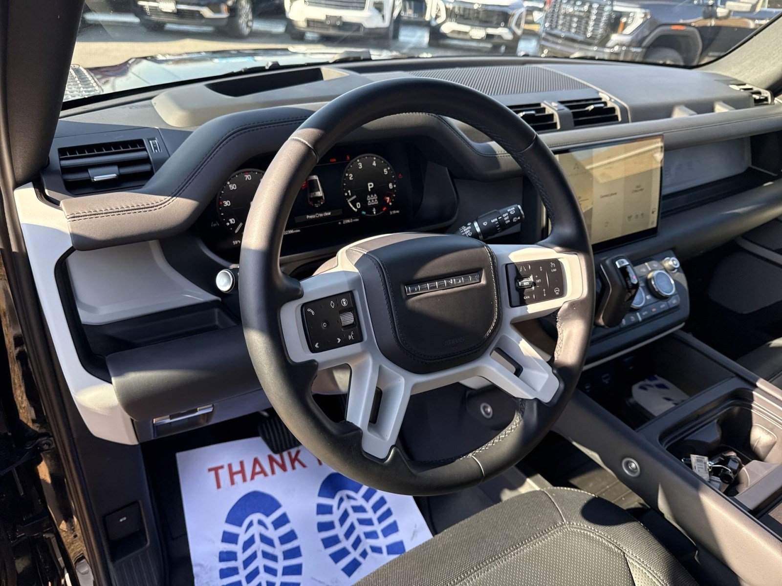 Used 2024 Land Rover Defender 130 X-Dynamic SE image 15