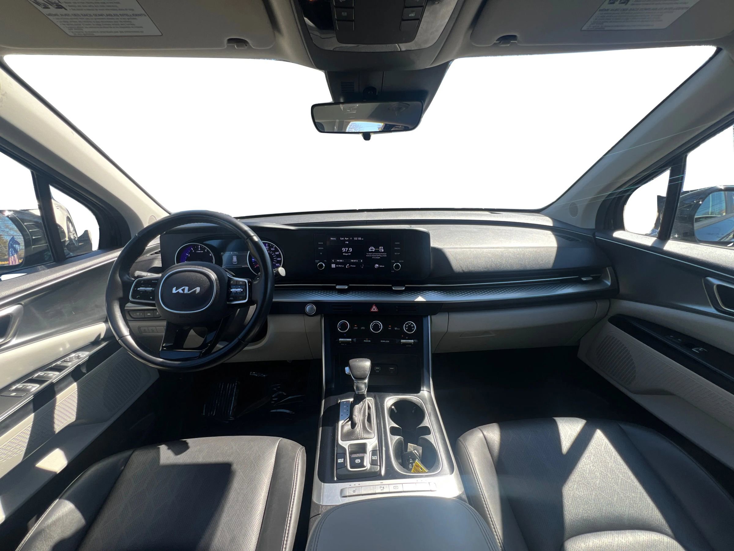 Used 2022 Kia Carnival LX FWD image 11
