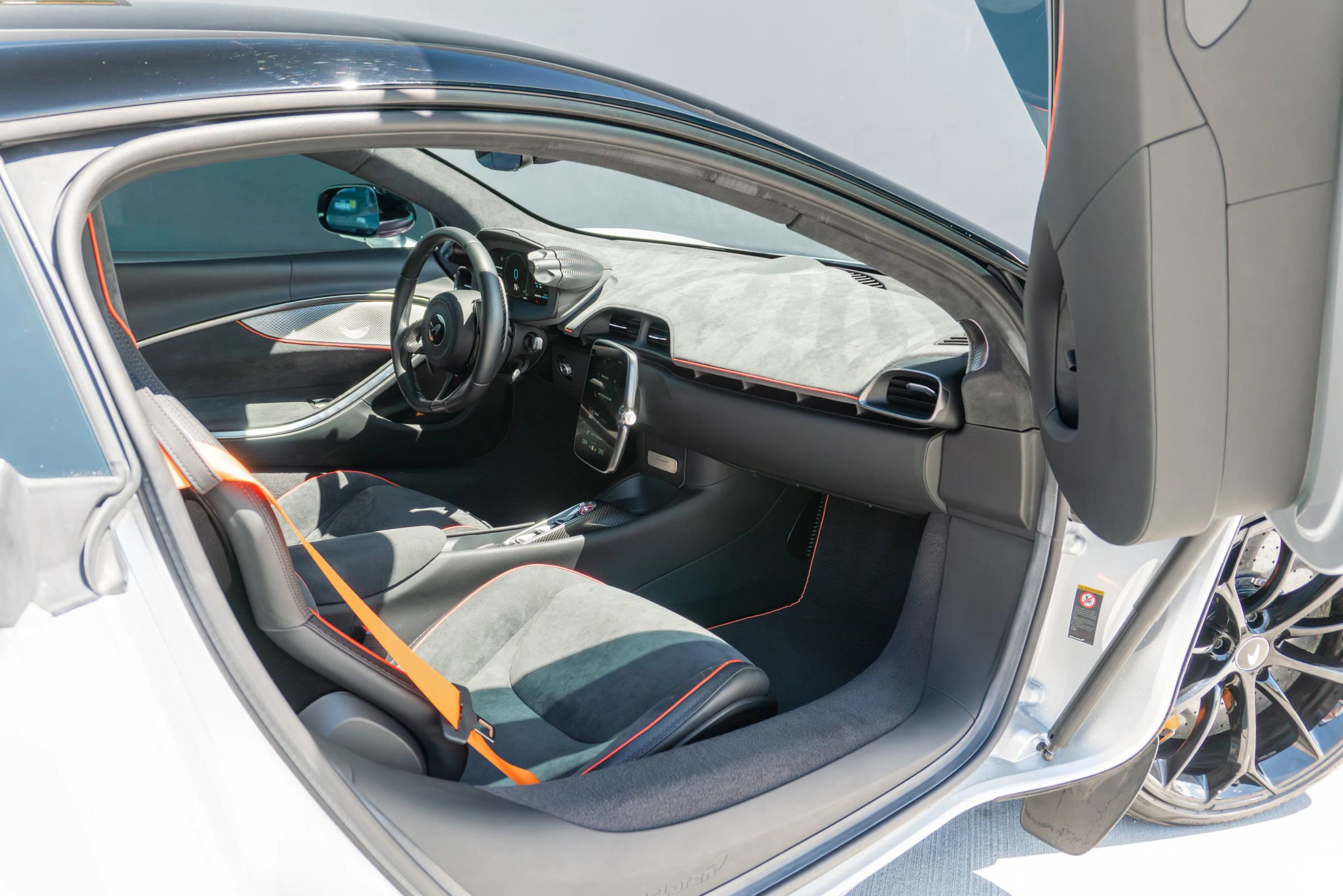 Used 2023 McLaren Artura RWD image 54
