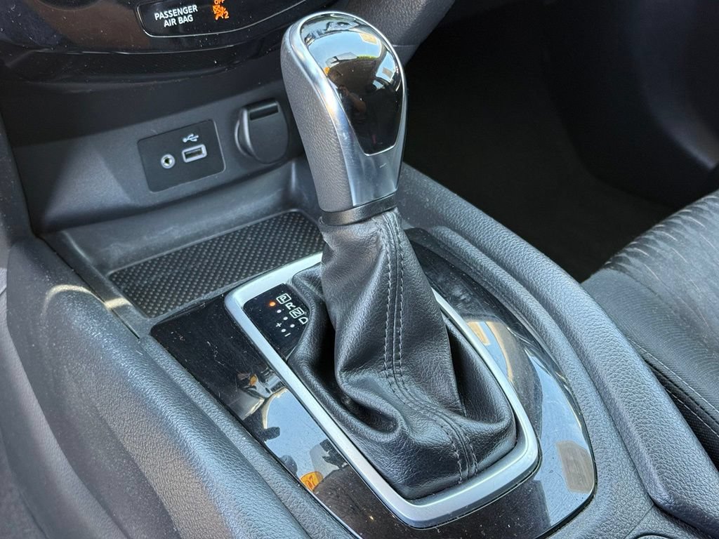 Used 2018 Nissan Rogue SV AWD/4WD image 27