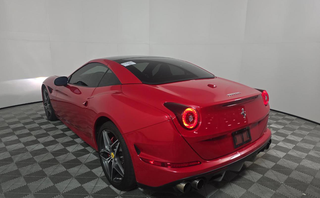 Used 2017 Ferrari California T RWD image 2