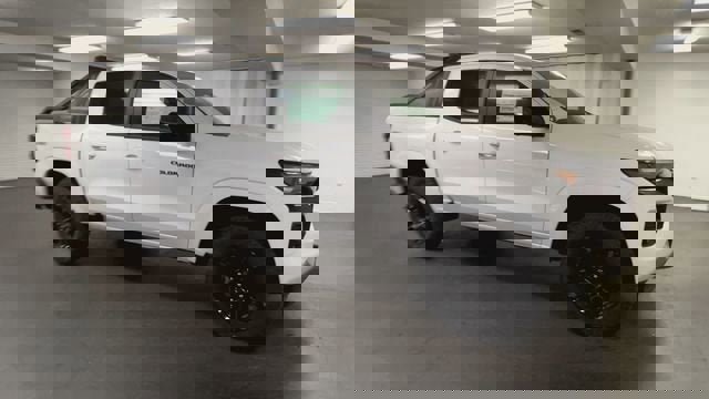 New 2025 Chevrolet Colorado Z71 w/ Midnight Edition image 2