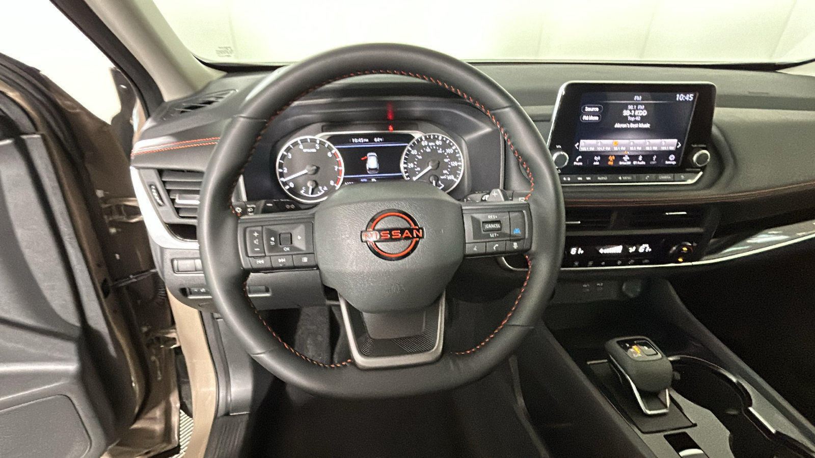 Used 2025 Nissan Rogue SV AWD/4WD image 18