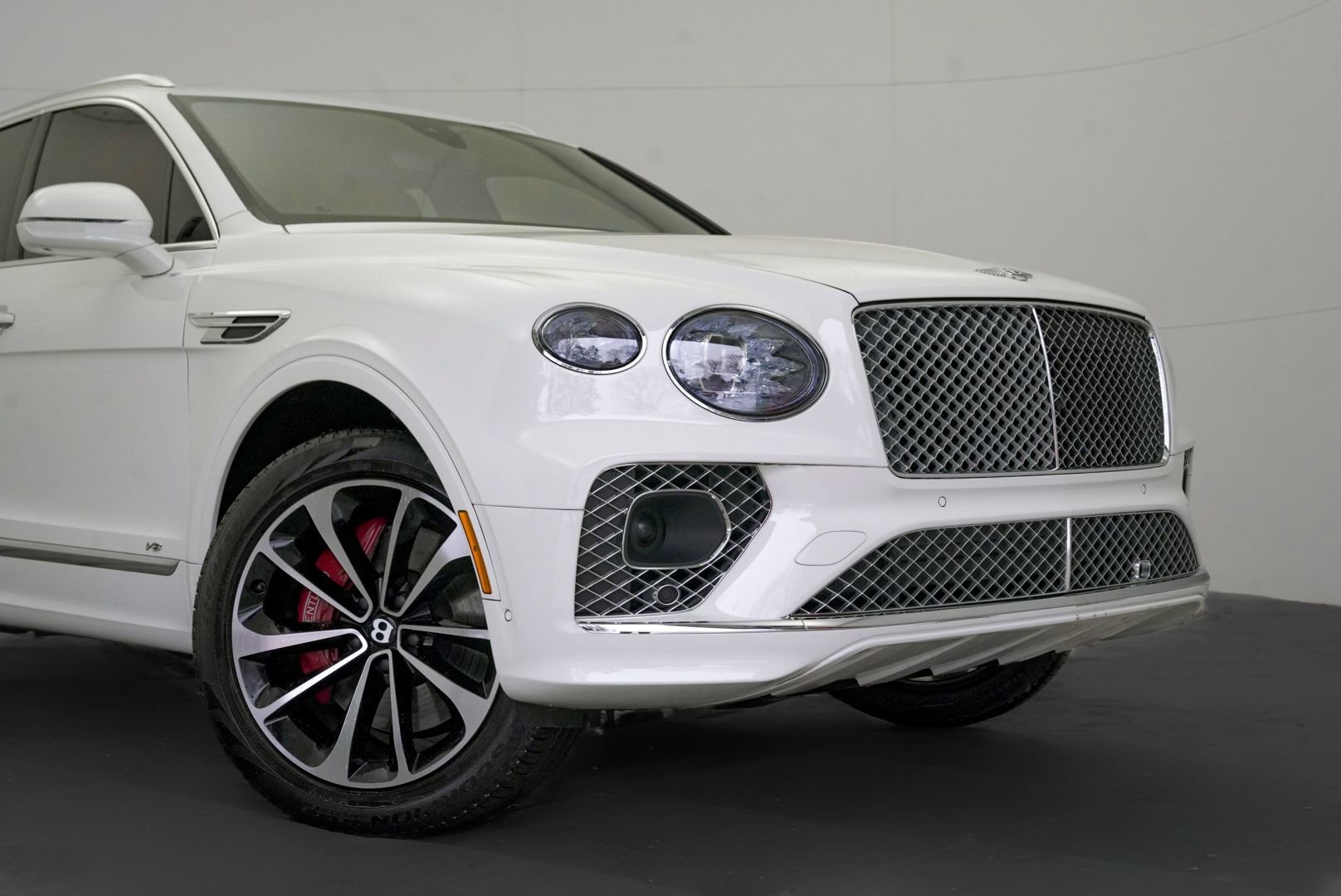 Used 2022 Bentley Bentayga image 71