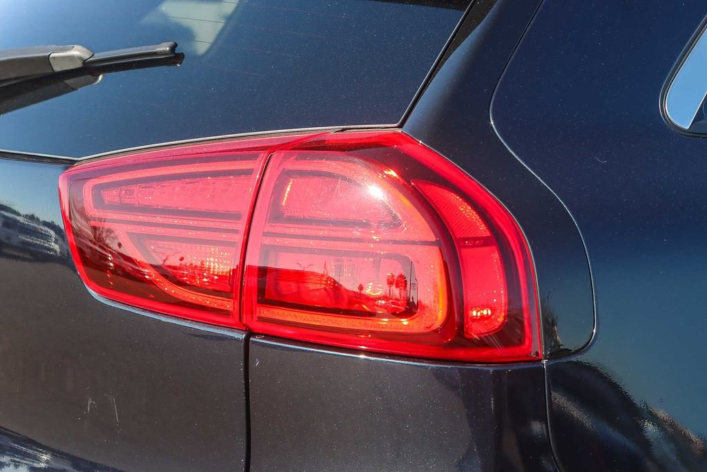 Used 2022 Kia Niro EX Premium image 8