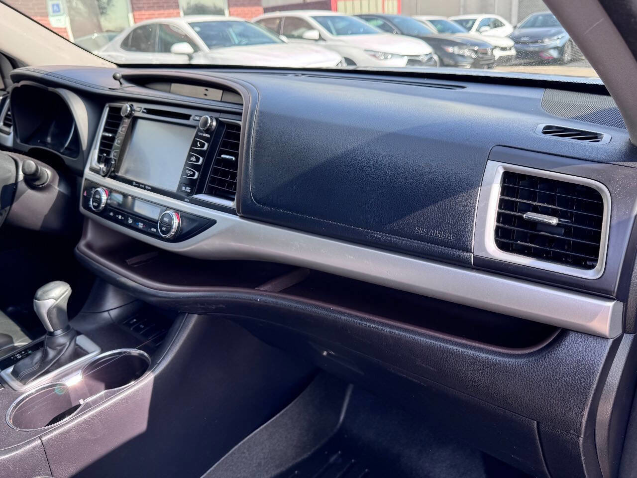 Used 2017 Toyota Highlander XLE image 5