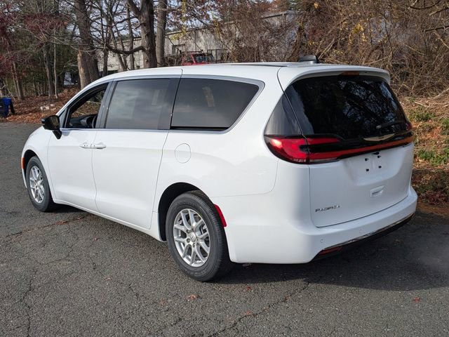 New 2026 Chrysler Pacifica Select image 3