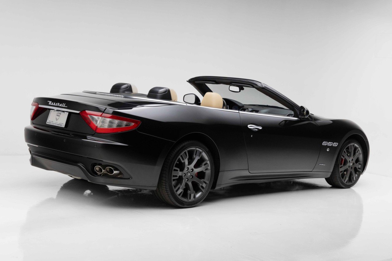Used 2015 Maserati GranTurismo Convertible RWD image 11