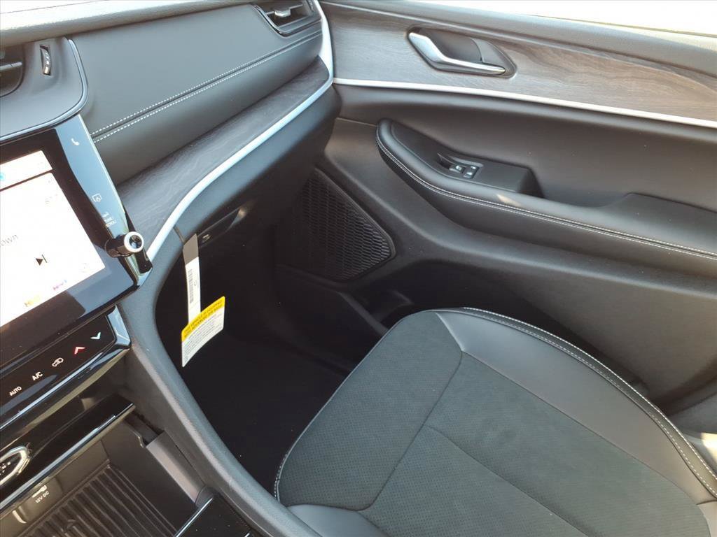 New 2026 Jeep Grand Cherokee Altitude AWD/4WD image 14