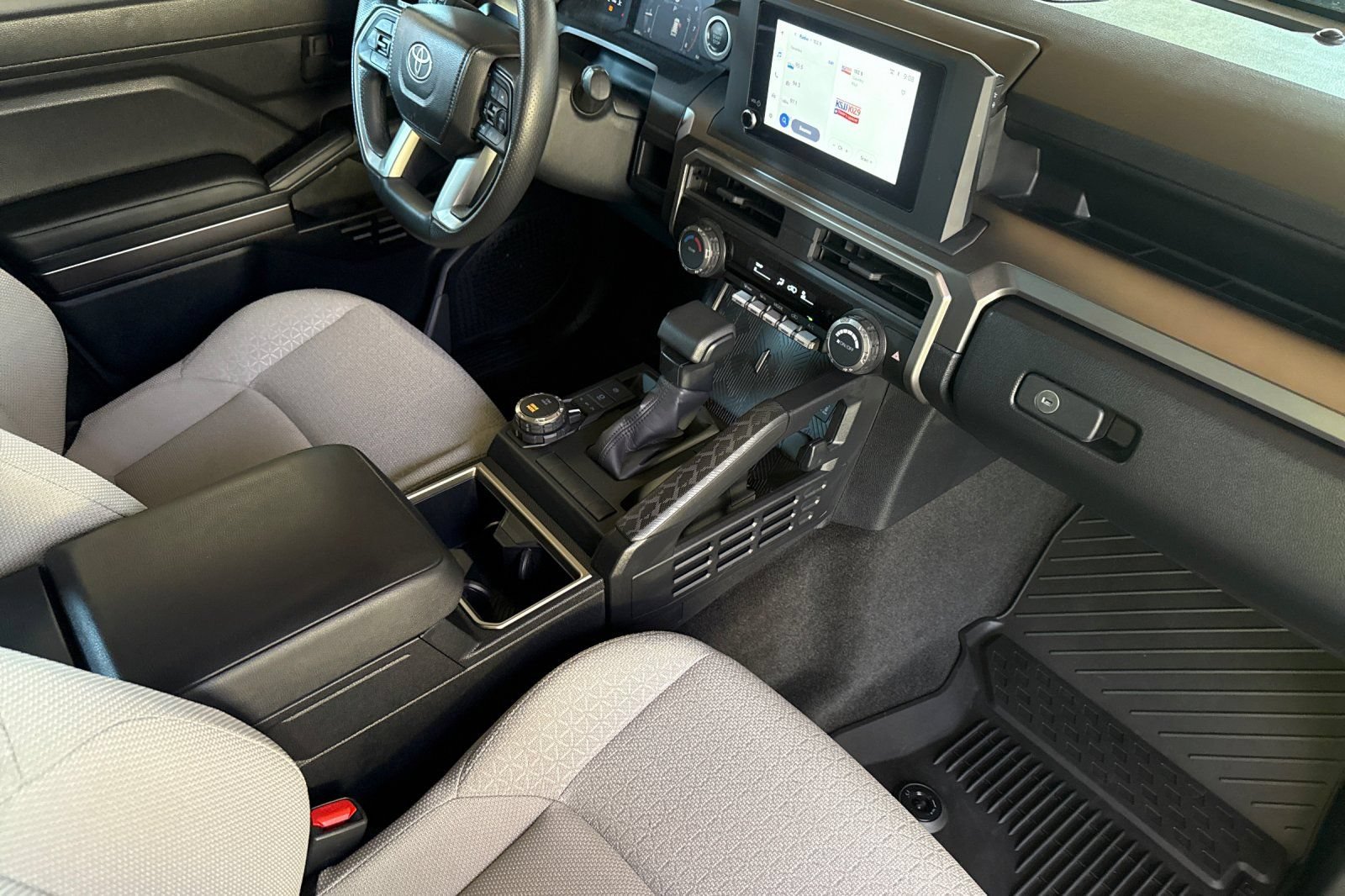 Used 2025 Toyota 4Runner SR5 AWD/4WD image 16