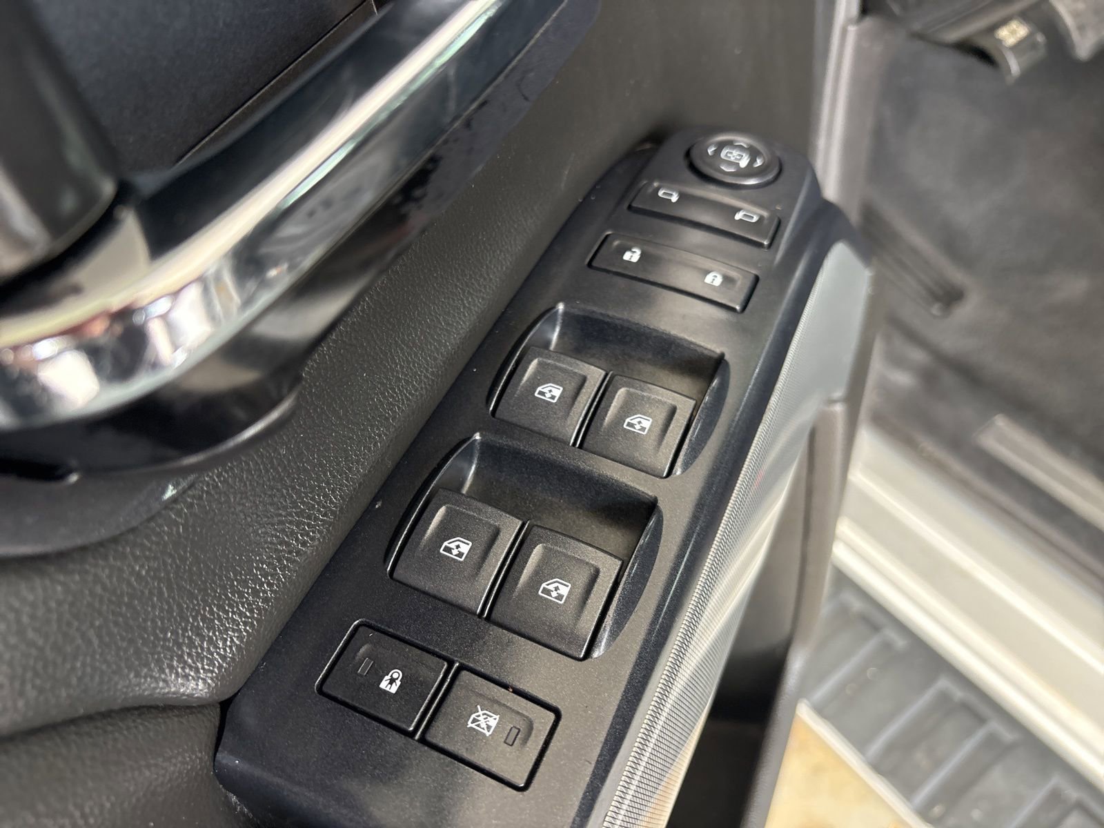 Used 2018 Chevrolet Silverado 1500 LT w/ All Star Edition image 11