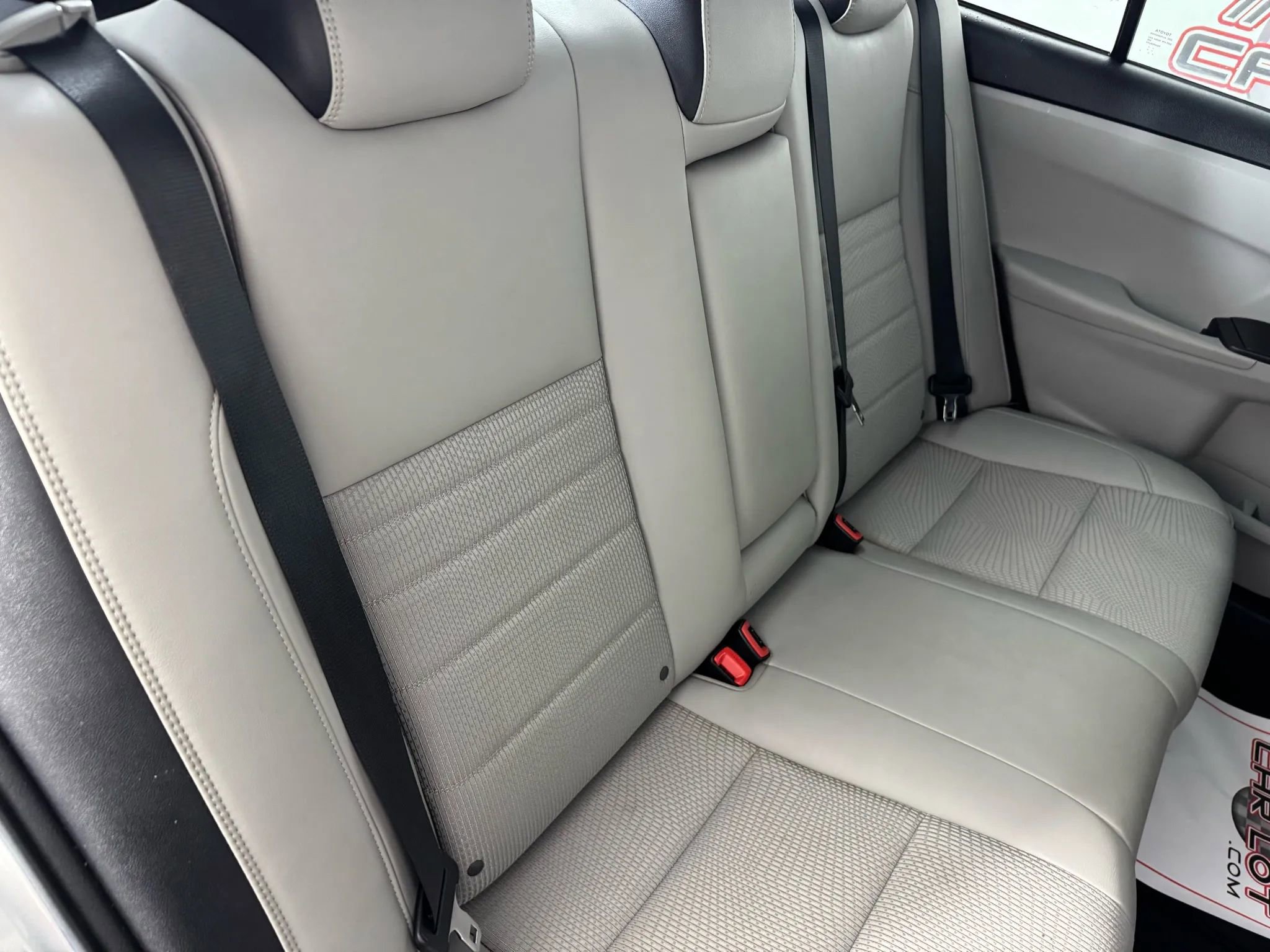 Used 2017 Toyota Camry SE image 33