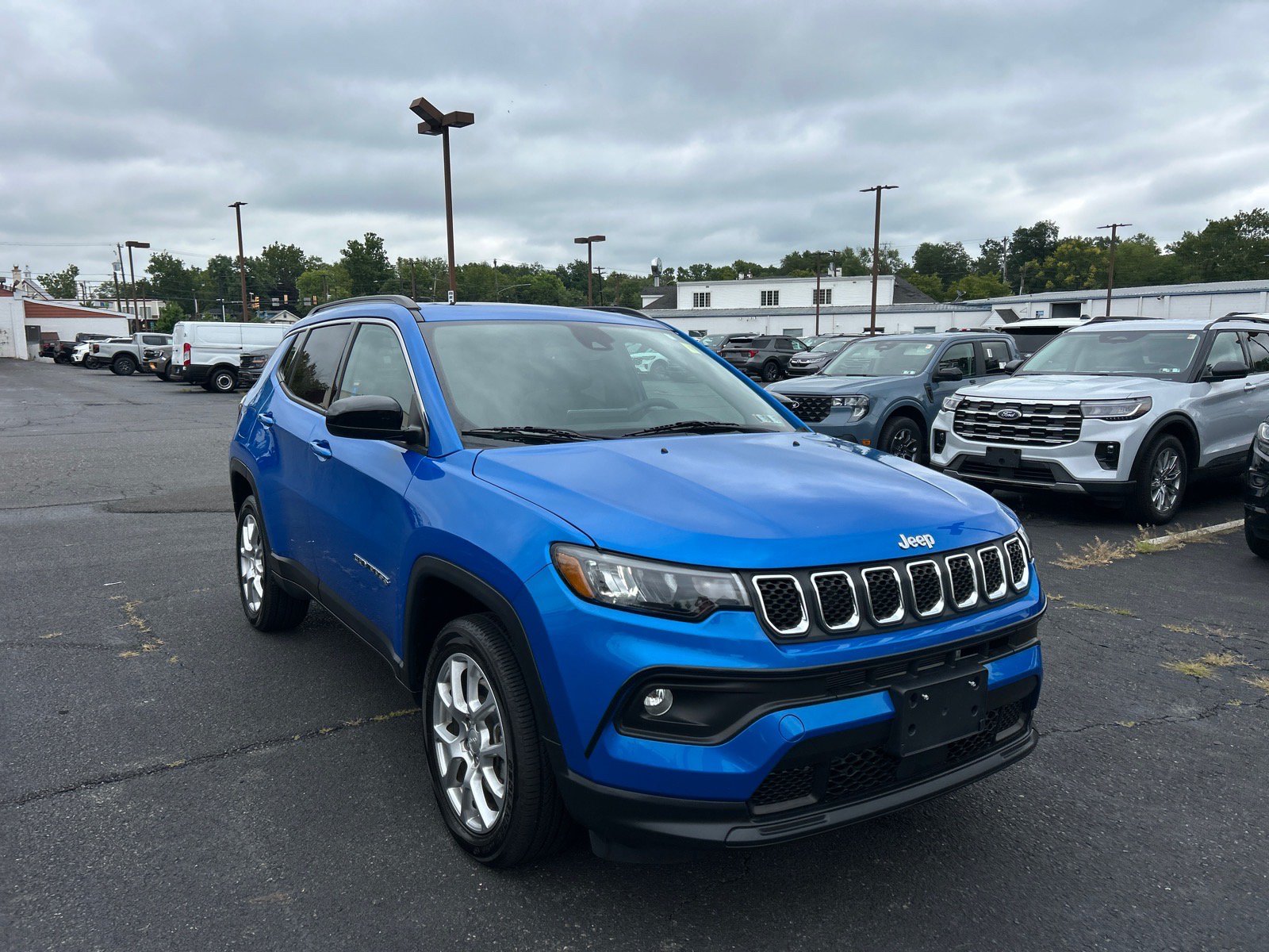 Used 2023 Jeep Compass Latitude w/ Sun and Sound Group AWD/4WD image 21