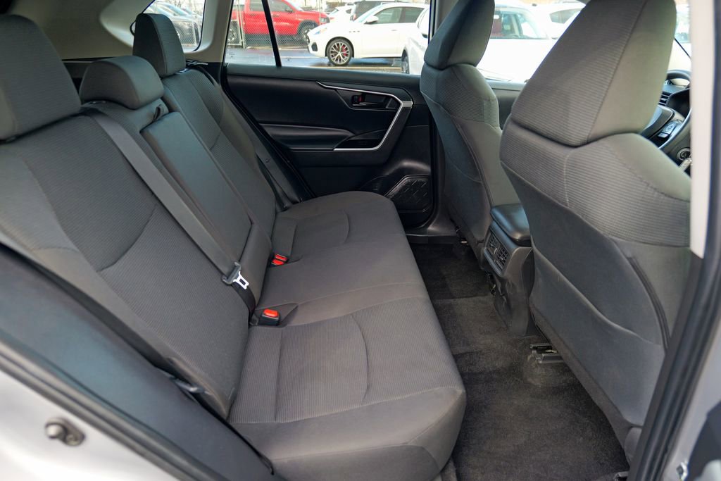 Used 2024 Toyota RAV4 LE AWD/4WD image 28