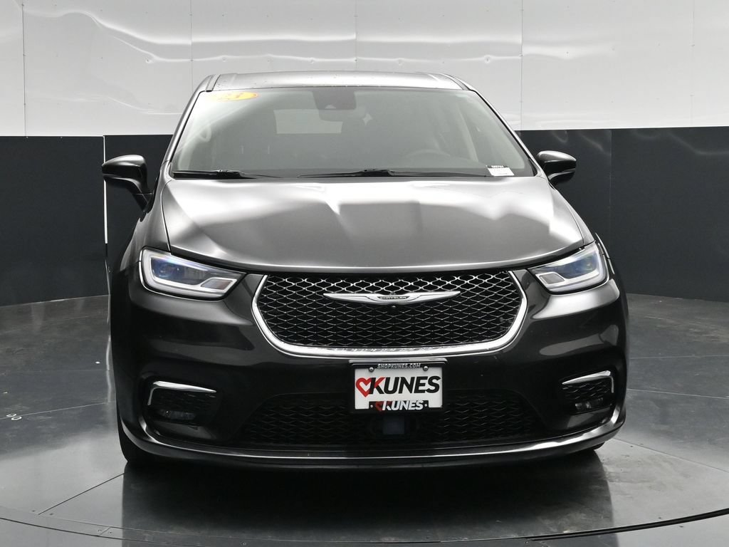 Used 2023 Chrysler Pacifica Touring-L FWD image 6