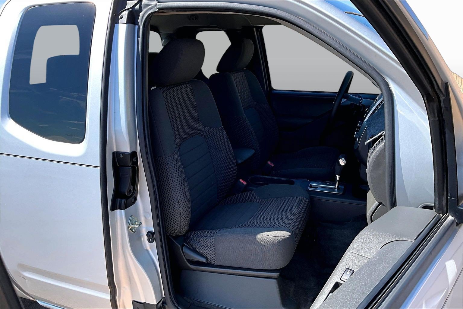 Used 2018 Nissan Frontier SV w/ Value Truck Package AWD/4WD image 7