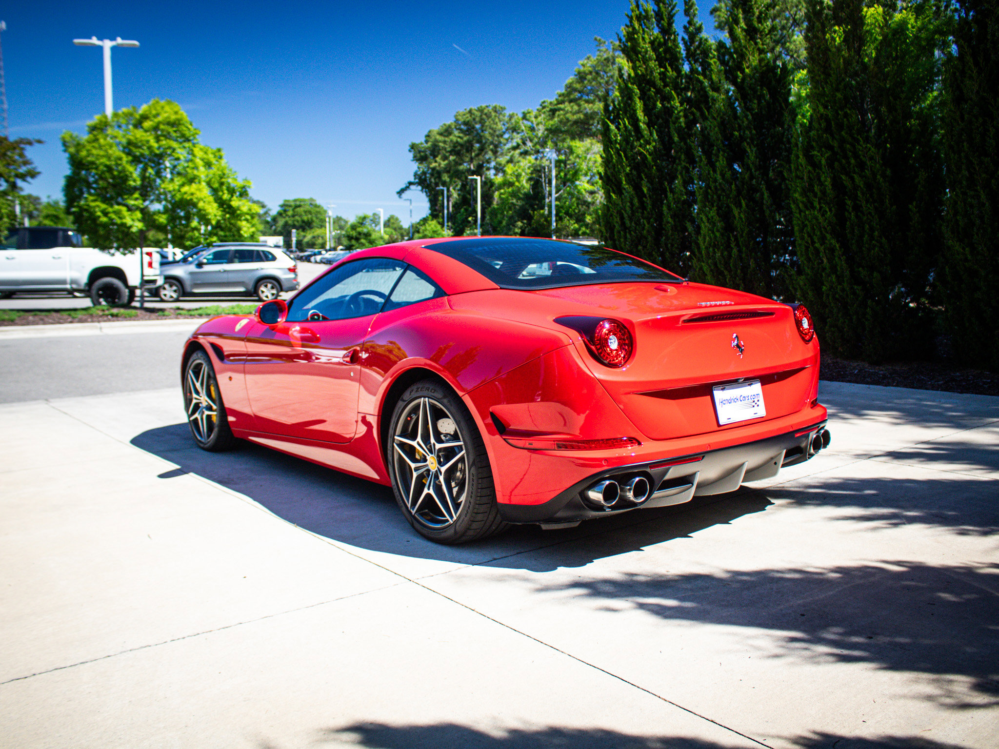 Used 2017 Ferrari California T RWD image 8