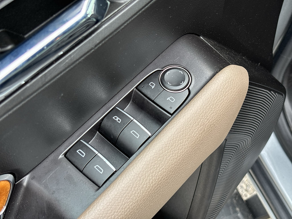 Used 2023 GMC Canyon Denali AWD/4WD image 13