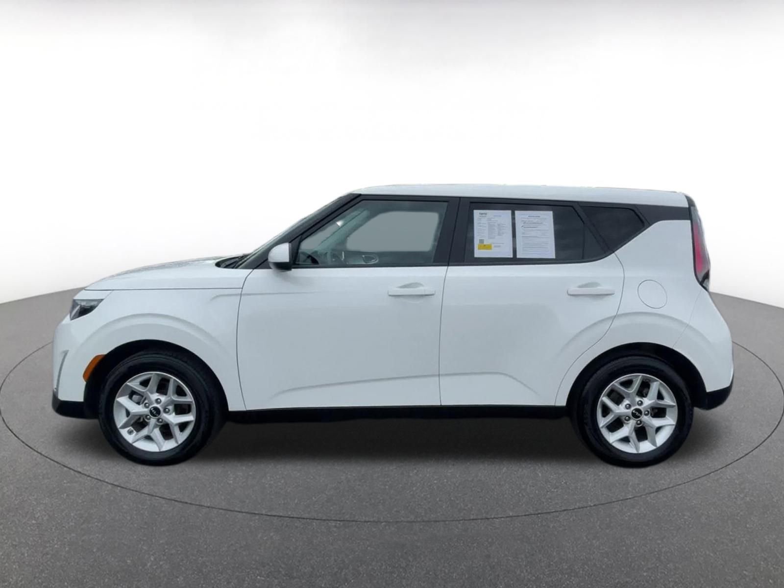 Used 2025 Kia Soul LX w/ LX Technology Package image 9