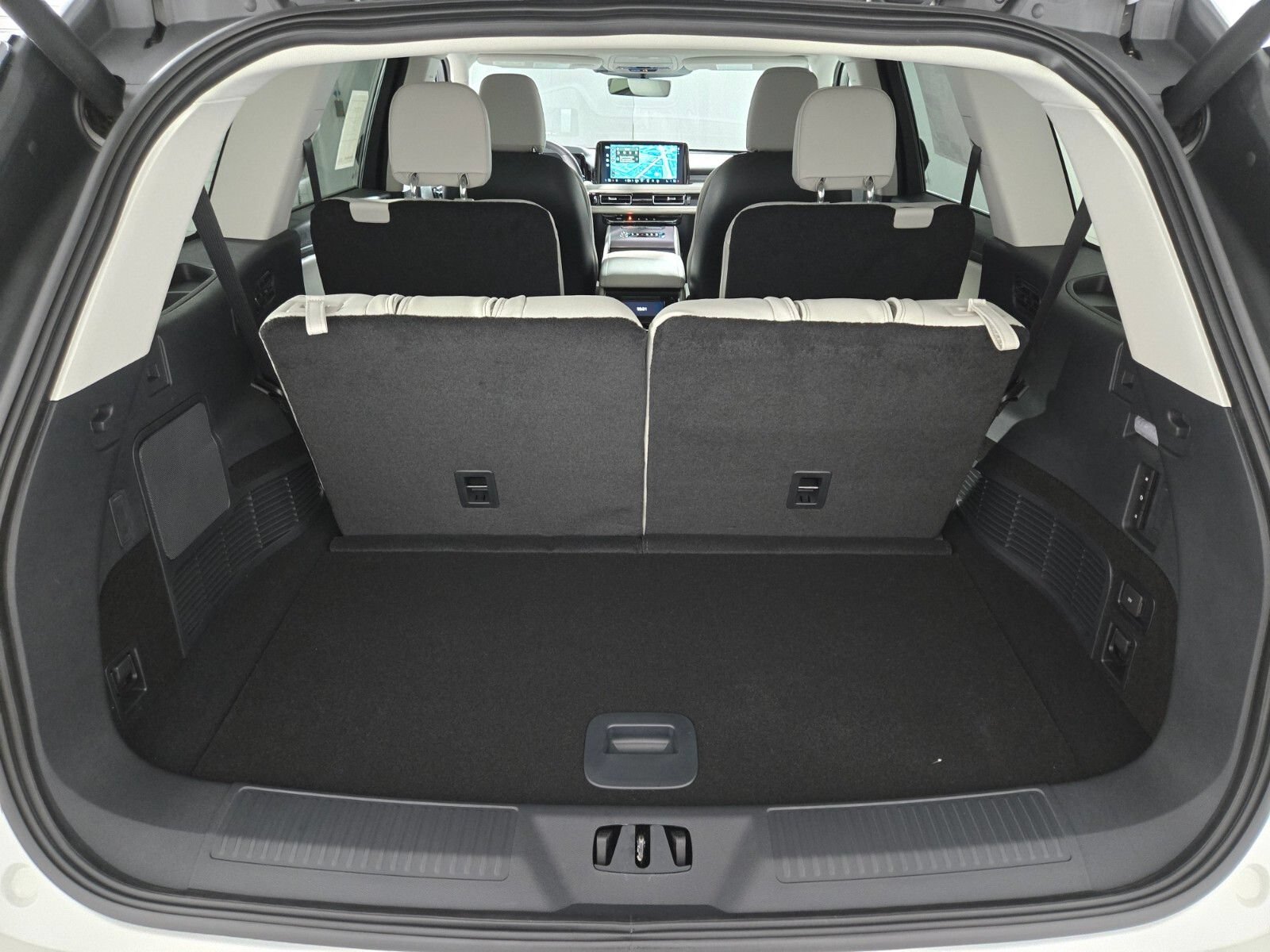 New 2026 Lincoln Aviator AWD image 19