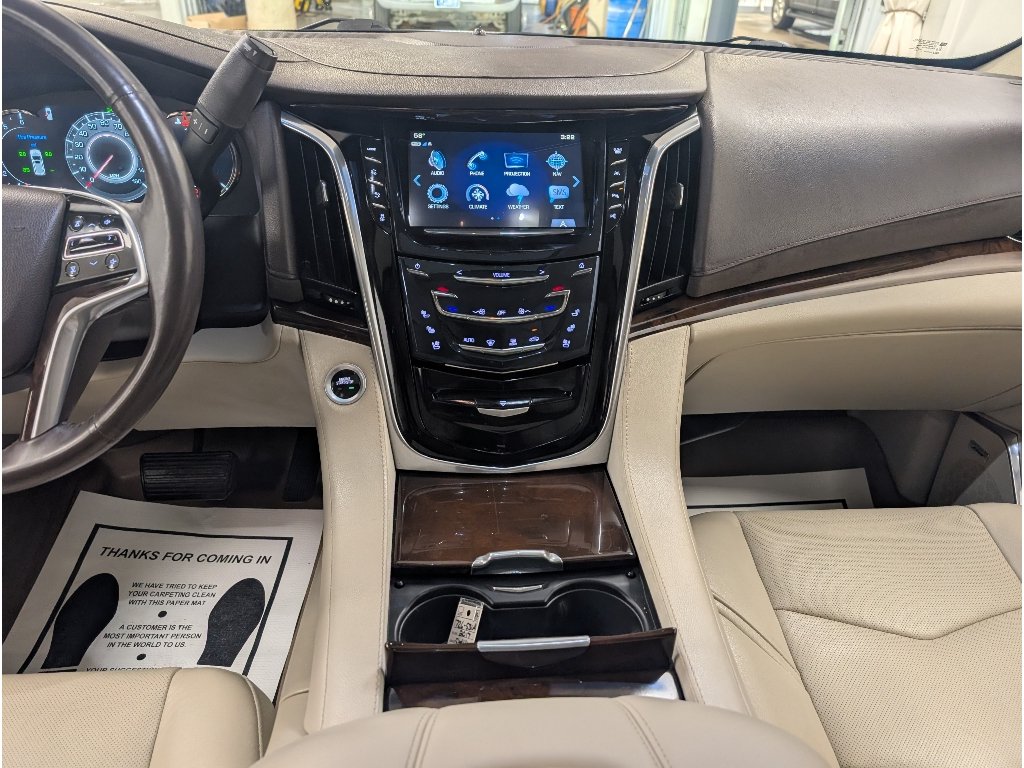Used 2017 Cadillac Escalade Luxury AWD/4WD image 13