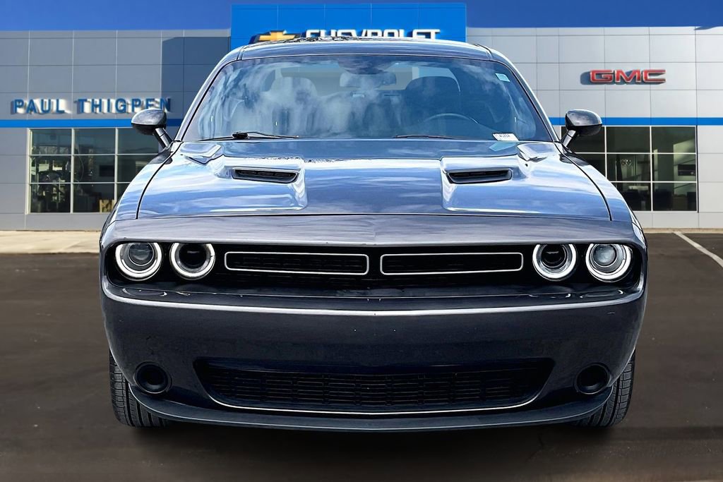 Used 2023 Dodge Challenger SXT image 2