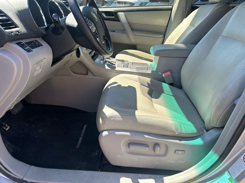 Used 2013 Toyota Highlander 4WD Hybrid image 6