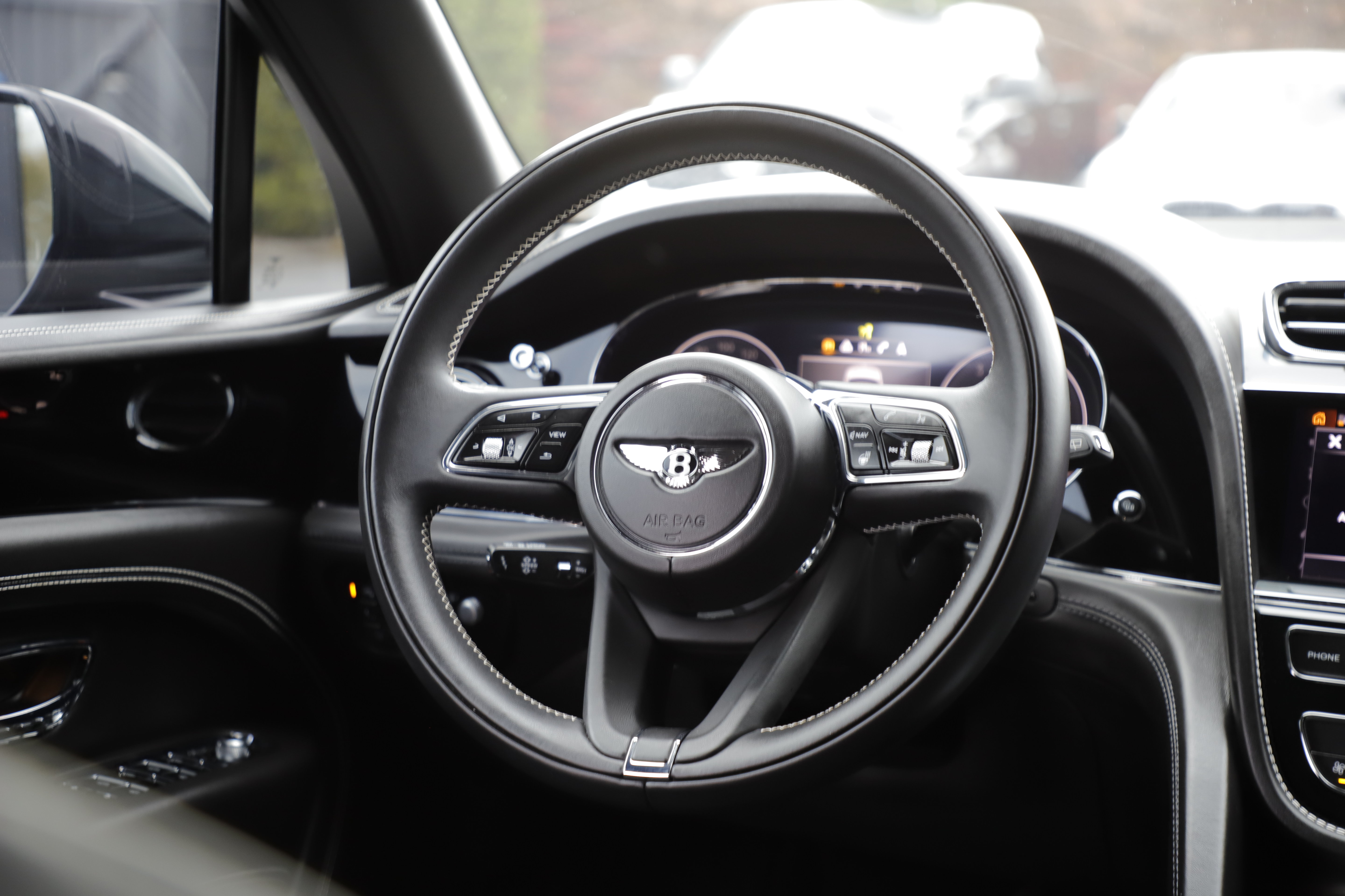 Used 2022 Bentley Bentayga AWD/4WD image 17