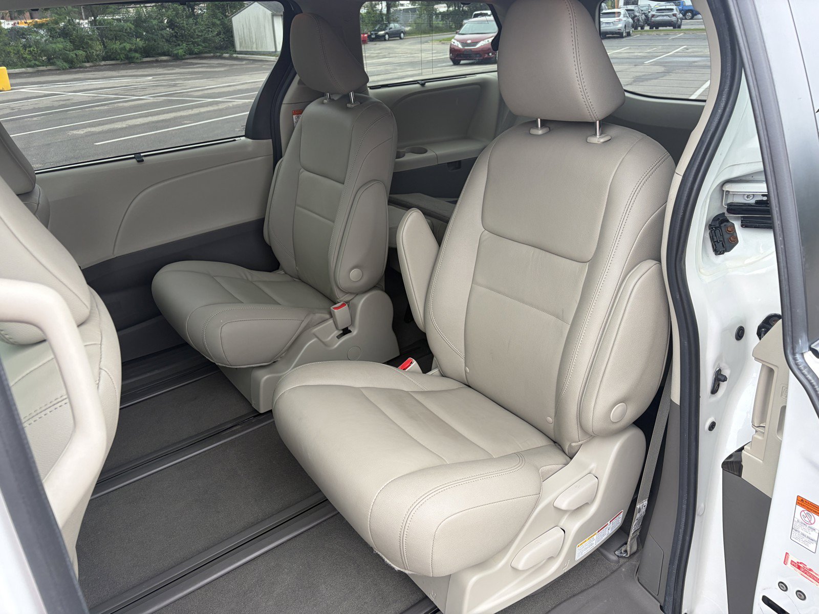 Used 2020 Toyota Sienna XLE w/ XLE Navigation Package AWD/4WD image 9