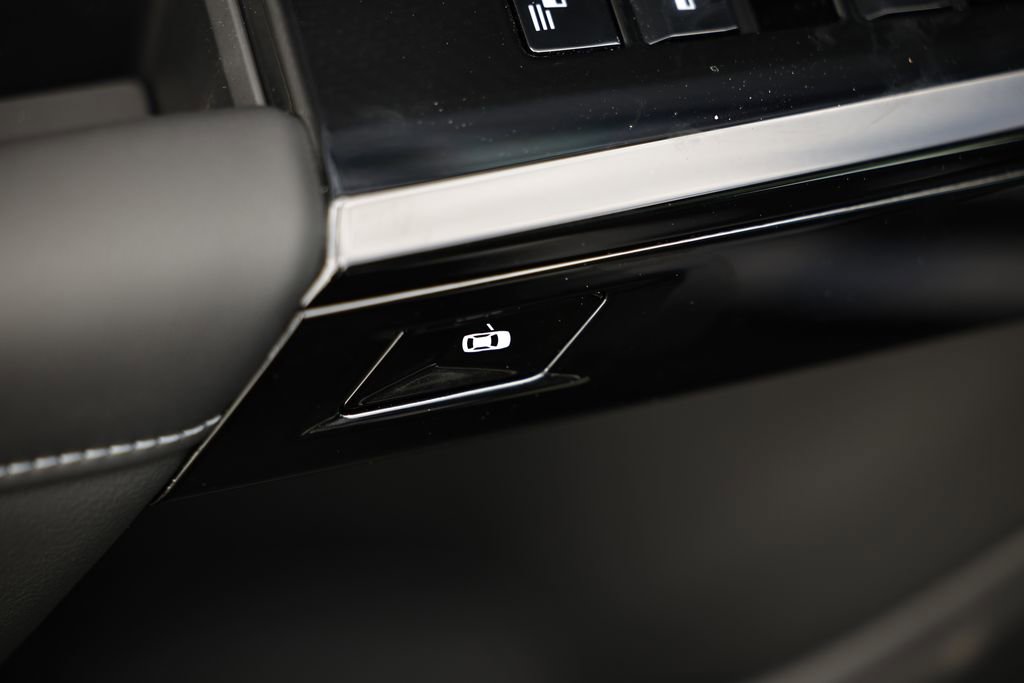 New 2026 BMW 740i w/ Executive Package image 18