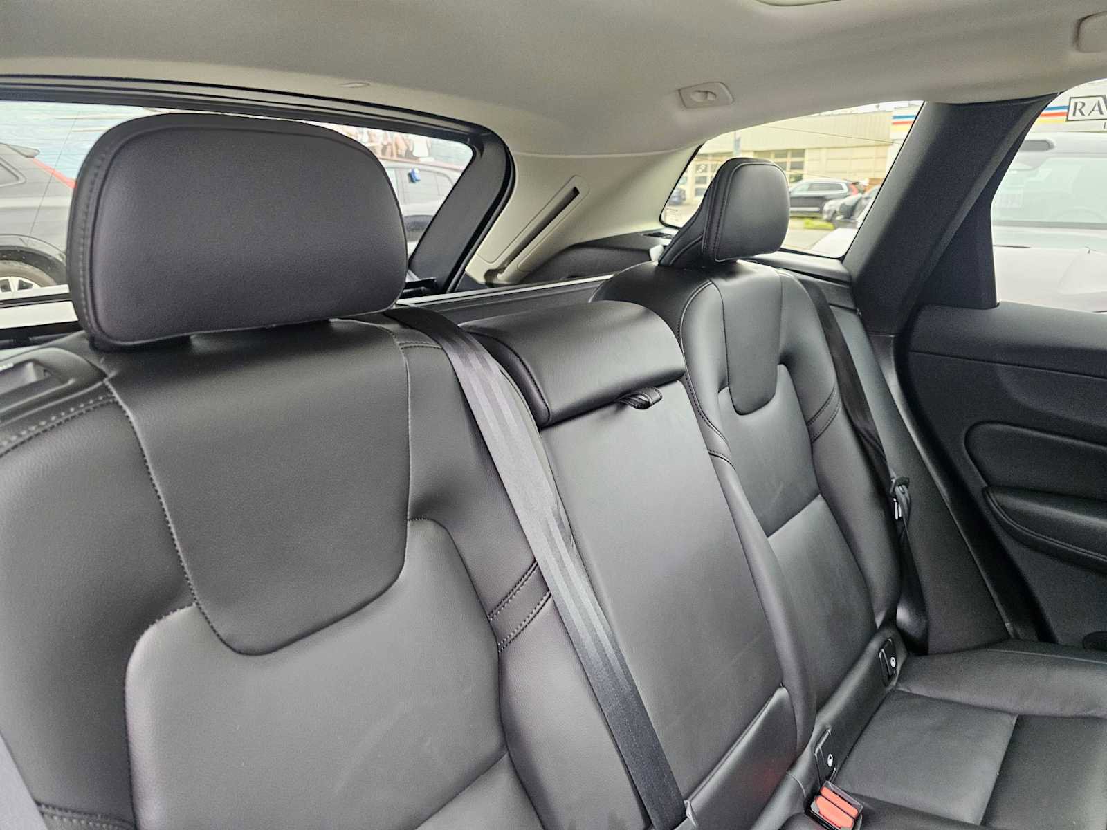 Certified 2025 Volvo XC60 B5 Core w/ Protection Package Premier image 14