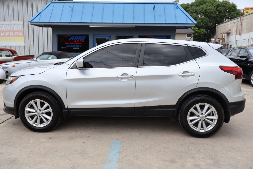 Used 2017 Nissan Rogue Sport S w/ S Appearance Package image 4