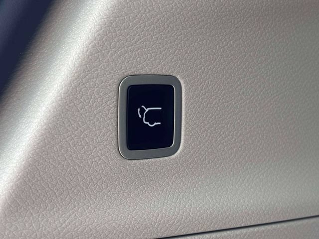 Used 2023 Chrysler Voyager LX FWD image 33