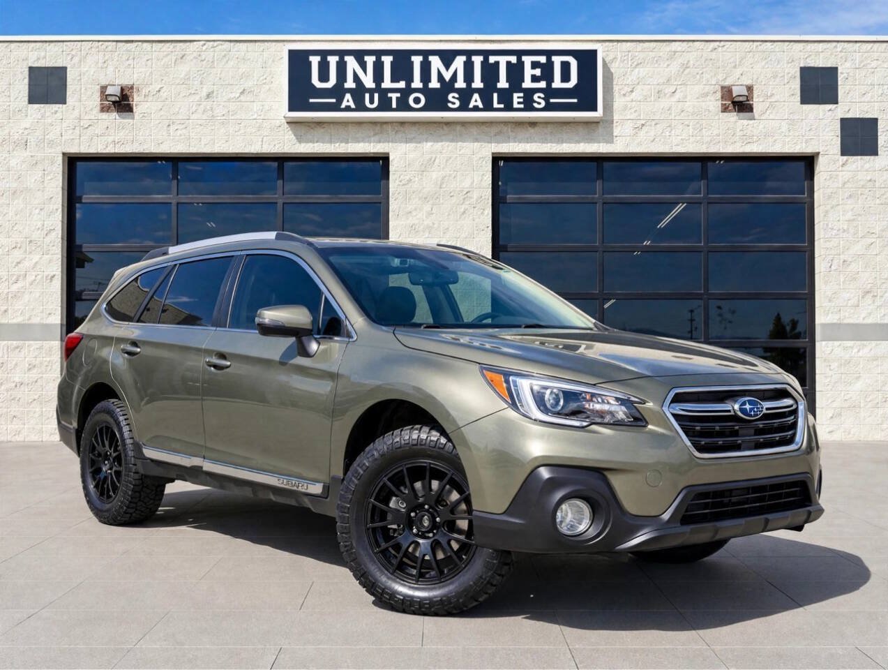 Used 2019 Subaru Outback 3.6R Touring w/ Popular Package #3A AWD/4WD image 1