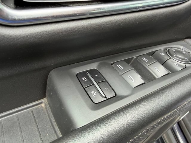 Used 2022 Chevrolet Suburban Premier AWD/4WD image 19